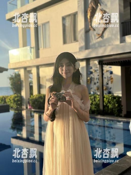 尤蜜荟 - 周妍希吊带风格写真套图合集，捕捉她最迷人的瞬间.txt