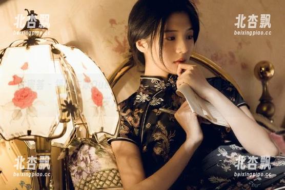 尤蜜荟 - 领略左冰Queen校园写真图库，感受她镜头下的青春岁月与校园风光.txt