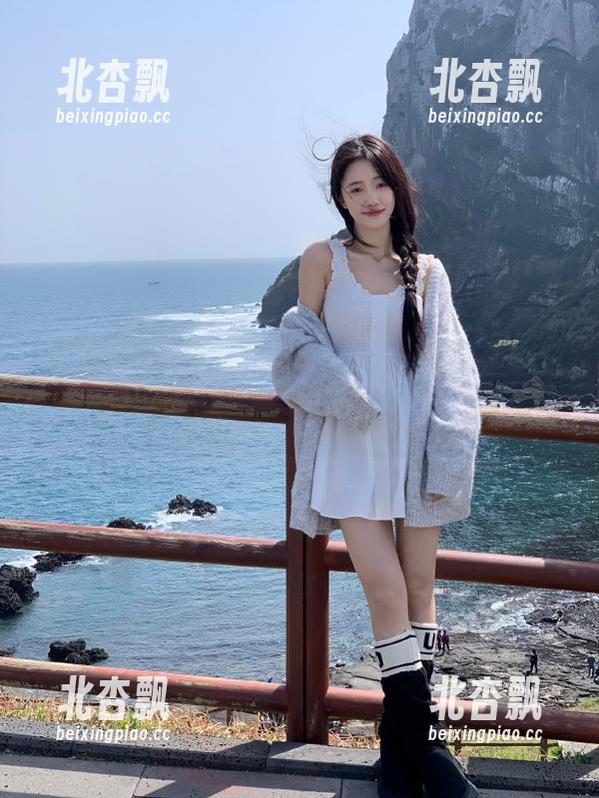尤蜜荟 - 思淇Sukiiii职业装写真合集，让我们感受不一样的职场风格韵味！.txt