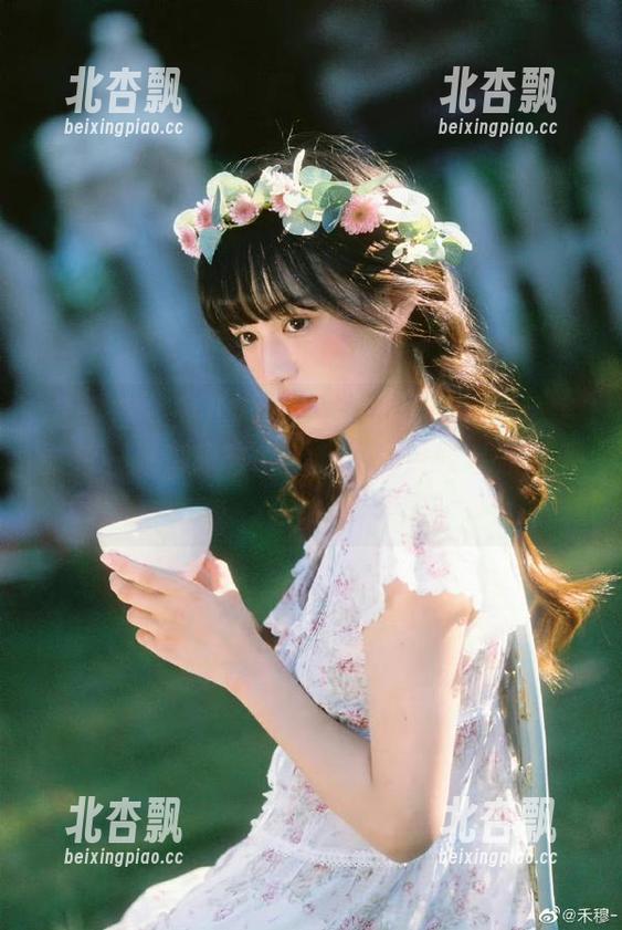 尤蜜荟 - 果儿Victoria黑丝写真作品集：每一张都是艺术，超丰富资源等你发现！.txt