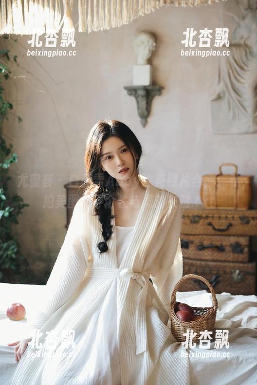 尤蜜荟 - 白茹雪Abby油亮照片合集：私拍美图探寻个性与美的交融.txt