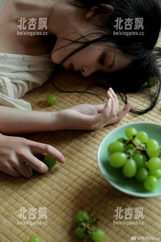 微密圈 - 就是阿朱啊的浴巾写真：细腻原图照片展现她的恬静与自然，快来感受这份美好！.txt
