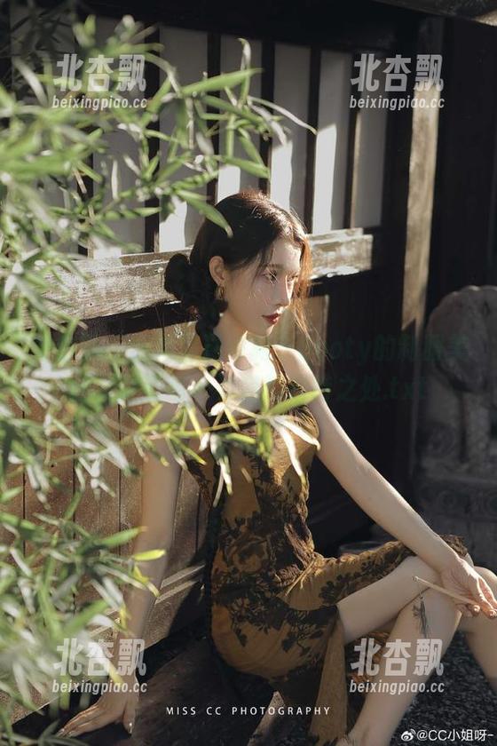 微密圈 - 细腻呈现徐莉芝Booty的制服美图，尽显每个作品的独特之处.txt