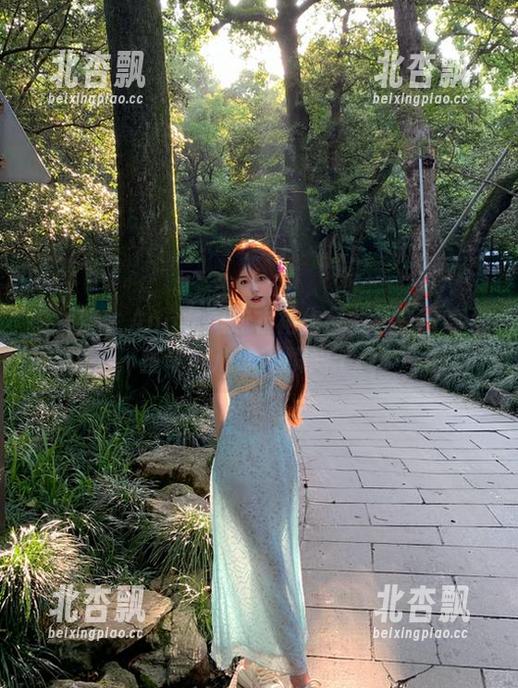 推女神 - Ann尤美连衣裙作品集——分享那些令人心动的瞬间.txt