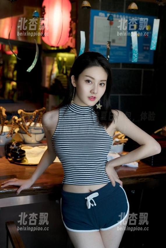 推女神 - 免费下载施忆佳夏日图包，体验不一样的夏季风情！.txt