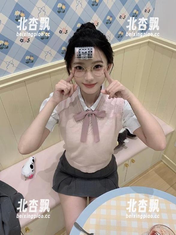推女神 - 焕然一新的王婉悠圣诞图包合集，让你的节日更加多彩缤纷.txt