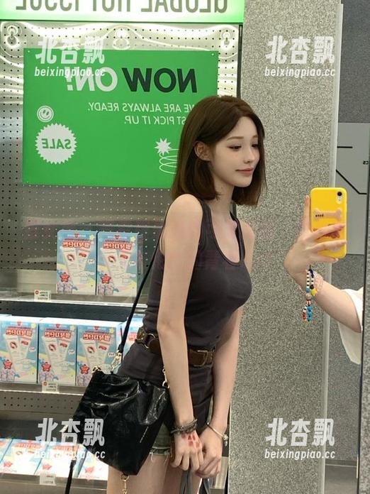 推女神 - 观看程彤颜的可爱肖像，图片展示无与伦比的青春.txt