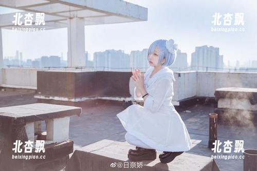 定制柴郡猫泳装写真，日奈娇的作品让你感受夏日气息.txt
