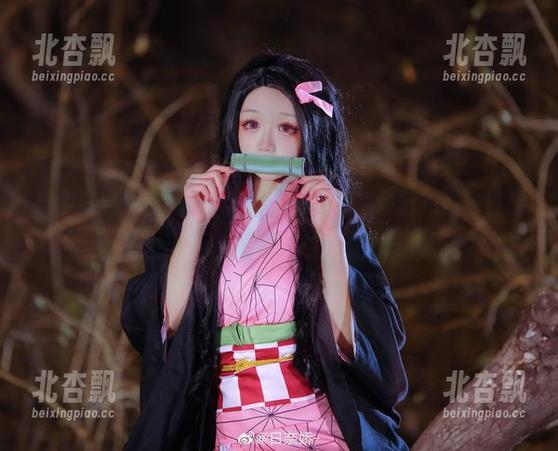 探索日奈娇圣诞双人写真合集，欣赏冬日浪漫与温馨资源.txt