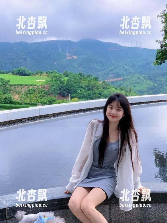 星颜社 - 李柯颖白裙写真精选：展现独特个人魅力的作品集.txt