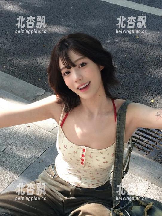 星颜社 - 王婉悠Queen短裙写真作品精选：藏尽青春活力与女性柔美的合集.txt