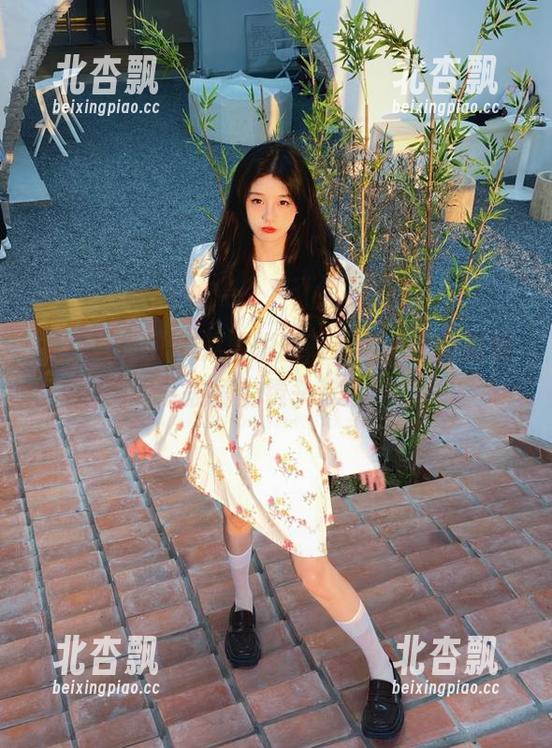 星颜社 - 跟随赵馨悦的高清图册，探索她自嘲式剧情的镜头背后！.txt
