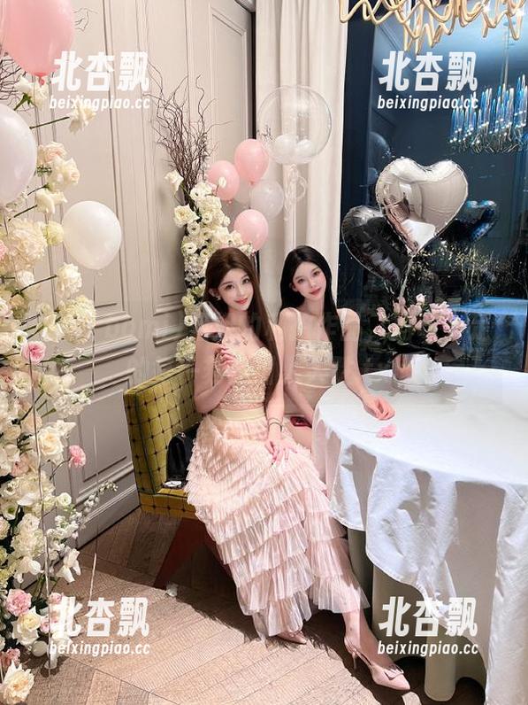 普美(bomi)姐姐的私拍作品，韵味十足的每一刻总引人入胜.txt