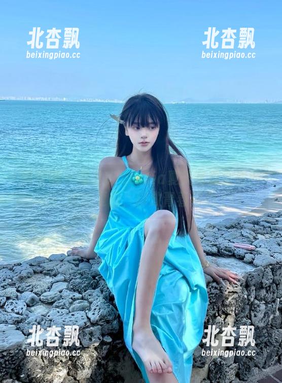 微密圈 - 果儿Victoria夏天写真全套图包：缤纷夏日，释放青春活力.txt
