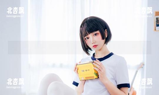 果咩酱w与雪兔狗的奇幻冒险：COS写真让你心动不已.txt