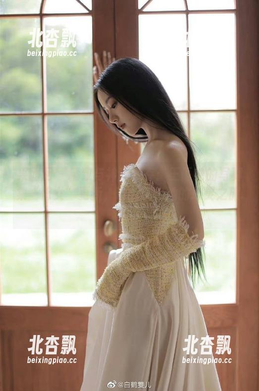 果团网 - 精致与神秘并存：王语纯的写真集“修女”更新，带你领略她的心灵之旅.txt