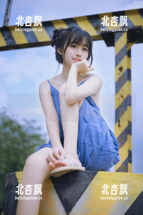 果团网 - 蜜桃Q妹儿和好友的双人写真分享，带你领略可爱作品集的魅力！.txt