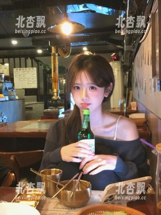 果团网高清图册：每个窄腰翘臀作品都讲述独特的故事.txt