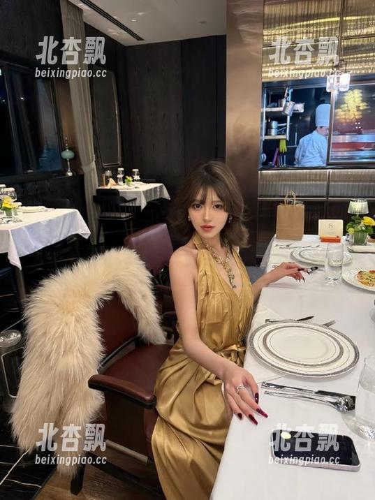 梦丝女神 - 玥玥肉丝精选合集：捕捉真实之美，尽情享受视觉的享受.txt