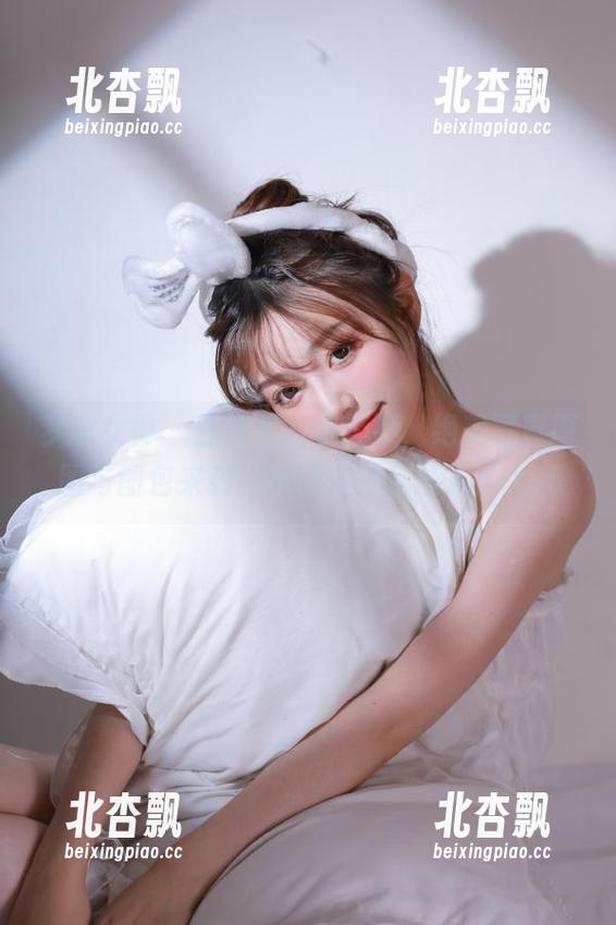梦丝女神 - 白裙下的魏婷婷，绝美写真原图与图包来袭，瞬间俘获你的心！.txt