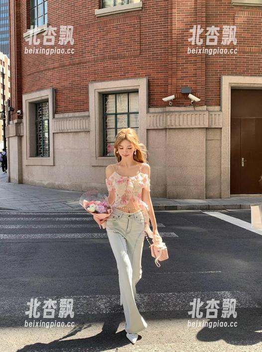 黑丝诱惑不停歇，森萝财团红色布鲁马50D美图精彩合集.txt