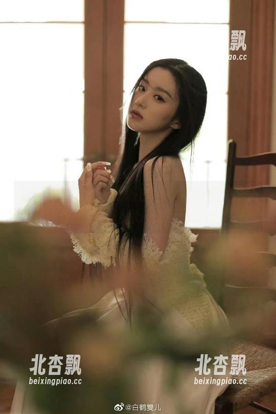 森萝财团高清护士服白丝写真合集，绝美作品定能让你心动不已.txt