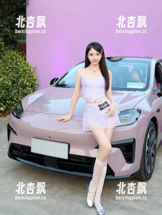 模范学院 - yoo优优运动最新写真作品集：搞笑与艺术的碰撞，笑得你停不下来！.txt