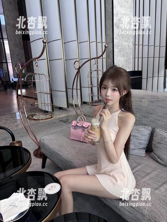 模范学院 - 精选林小艺“纯白”写真集，简直就是审美界的口吐芬芳.txt