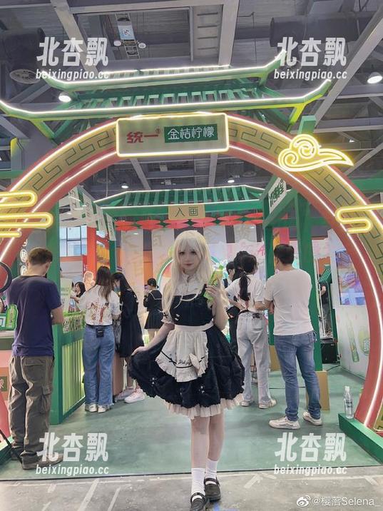踏青季节不孤单！“樱落Selena”写真合集更新，携带“棉袜”共赴春天的约会！.txt