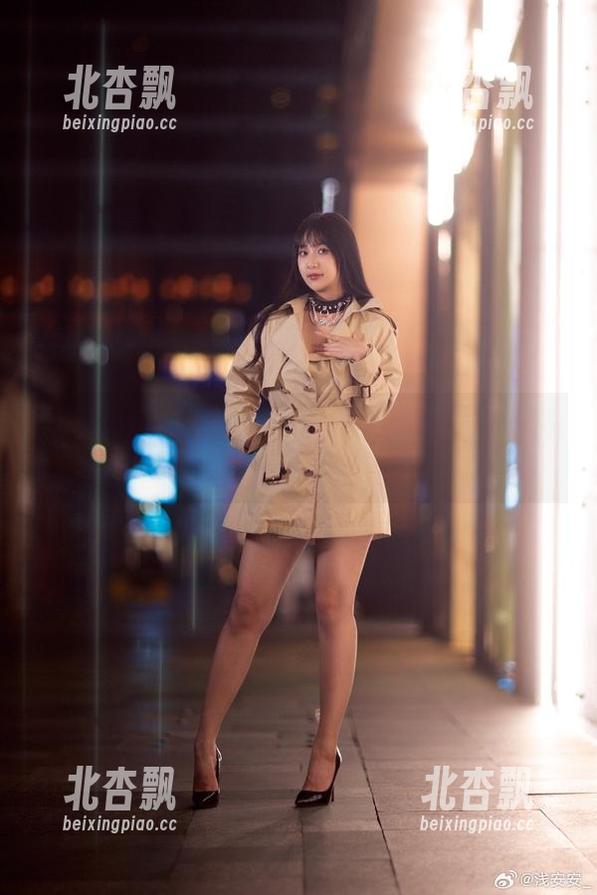 从未见过如此诱人的网袜！浅安安的私房图集让人欲罢不能！.txt