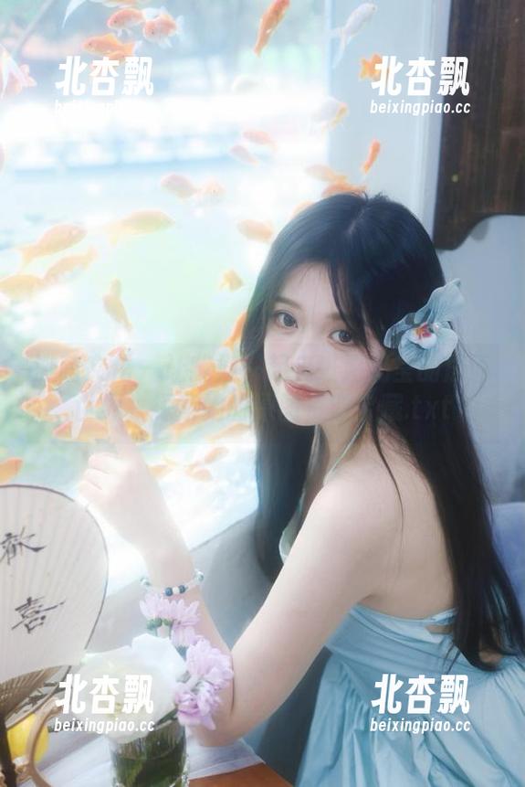 激萌文化 - 让我们一起走进赵奶莹的居家世界，探索她的原图资源宝藏.txt