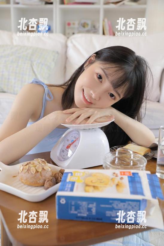 微密圈 - 火龙果羊的定制作品：水手服展现青春活力的摄影艺术.txt