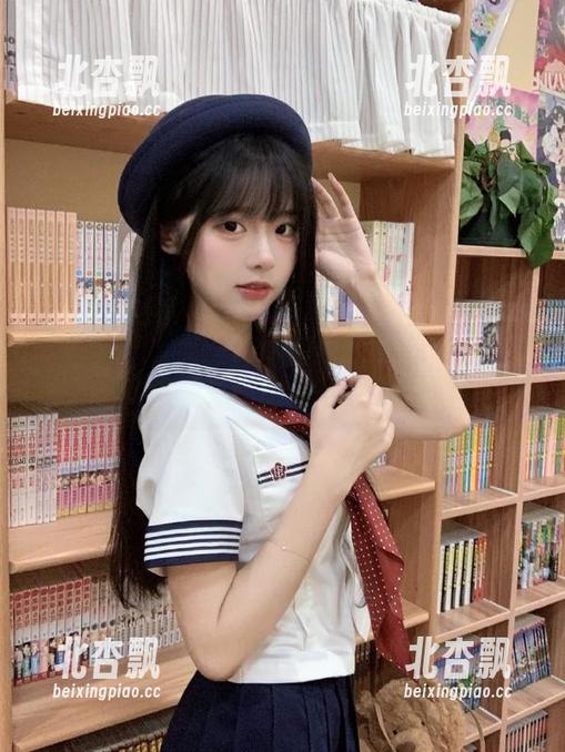 爱蜜社 - 土肥圆矮挫穷圣诞图集：饱含温暖的圆润，带你嗨翻圣诞夜.txt