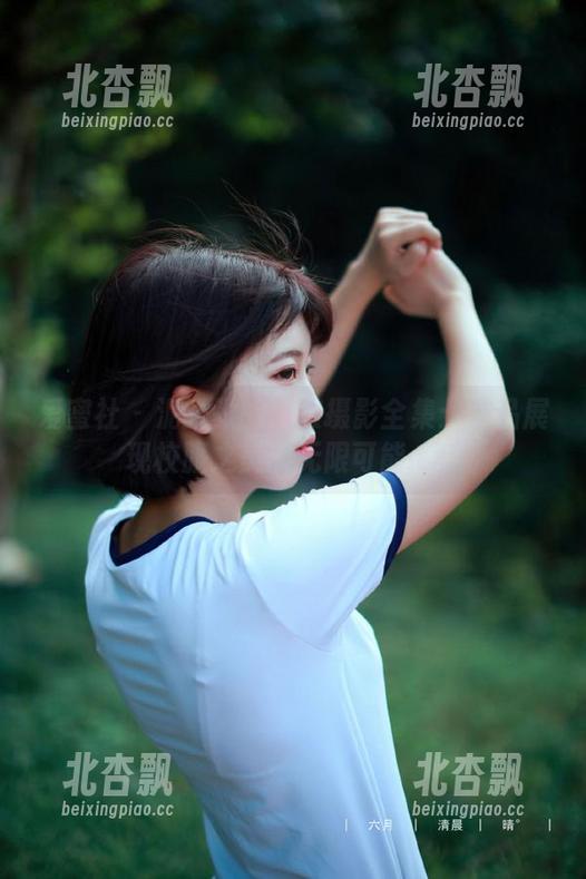 爱蜜社 - 泥鳅鳅的校服摄影全集：作品展现校服之美的无限可能.txt