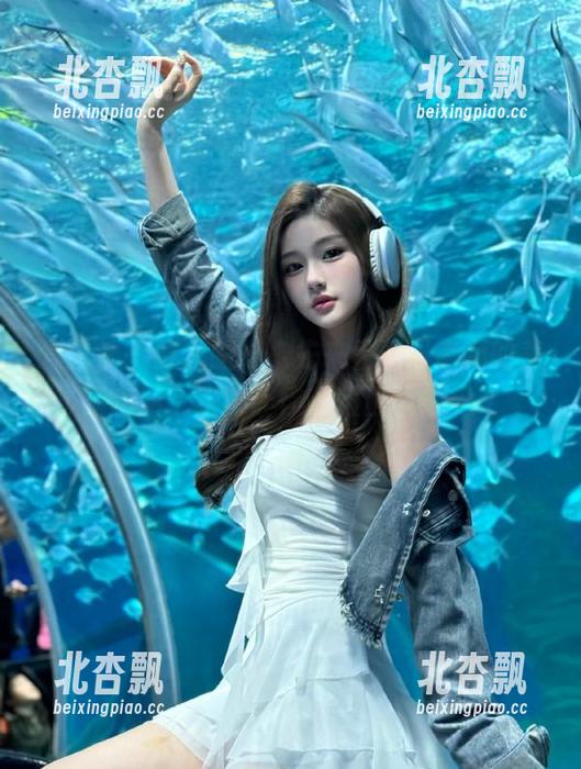爱蜜社 - 要想腿长，先来看看田老师的美腿套图，绝对让你心服口服！.txt