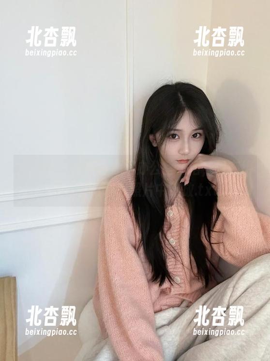 爱蜜社 - 探索石心琪办公室生活，尽在绝美写真与精彩照片中绽放.txt