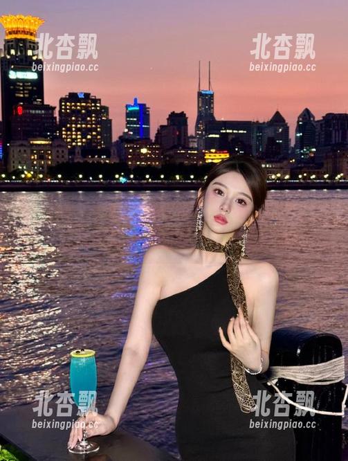 微密圈 - 在线浏览猪小七女神的艺术写真，欣赏图片背后的深情与美感！.txt