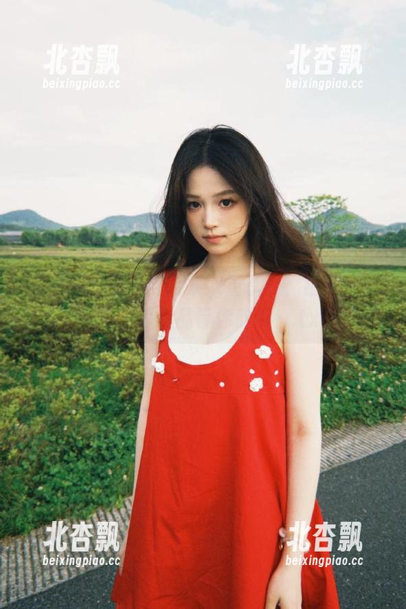微密圈 - 原图与合集双重享受，猪饲料女王的写真作品等你欣赏！.txt