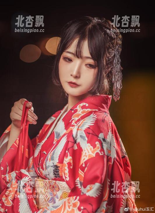 在网盘里翻找玉汇yuuhui日常写真，发现自己也是个幽默大师！.txt