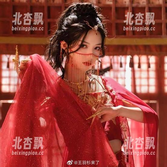 充满爱与温情的护士写真：王羽杉带你走进梦想作品的世界.txt