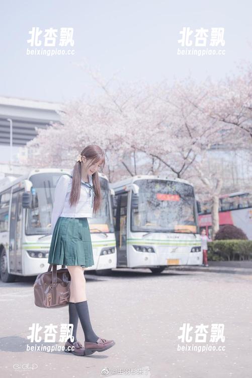 王羽杉的私拍美图：当制服遇上她的魅力，画面简直美到窒息.txt