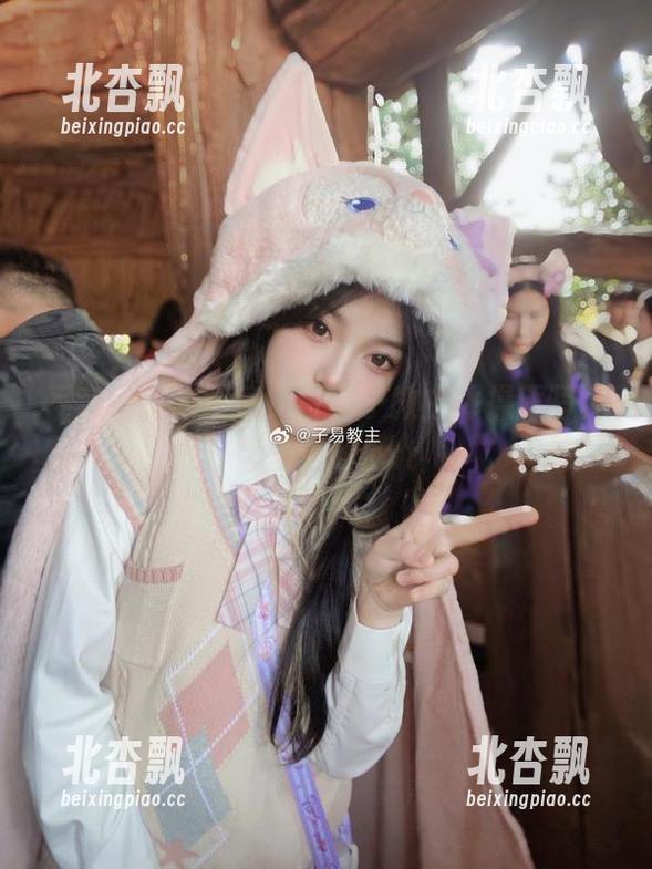 不容错过的图集，白易子教主体操服写真强势更新.txt