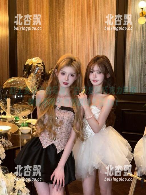 打工女仆私房写真，白莉爱吃巧克力带你领略不同风情的职场生活.txt