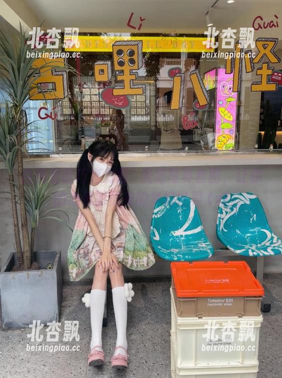 白莉爱吃巧克力霞沢美游写真套图，让你的心灵游览美的梦幻世界.txt