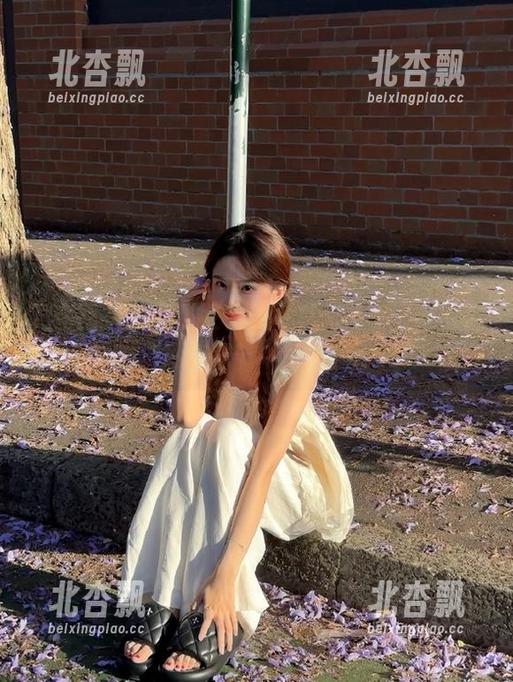 白龙猫女 微密圈 - 白龙猫女在线写真:黑丝黑靴的魅力,尽在细节中展现!.txt