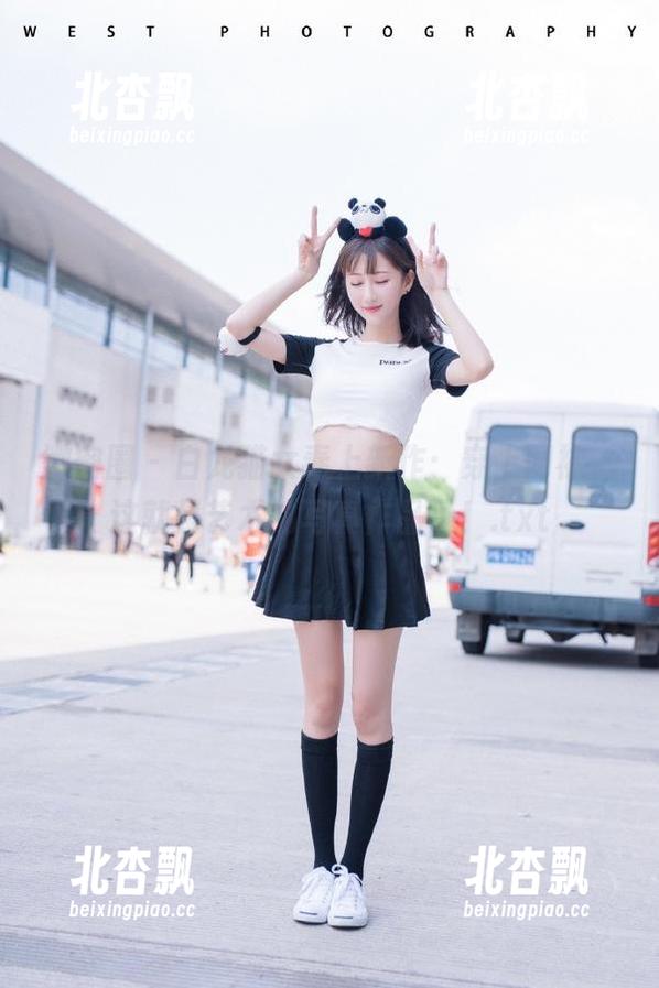 白龙猫女 微密圈 - 白龙猫女奉上新作:穿上网袜,这就是艺术的写真作品了!.txt
