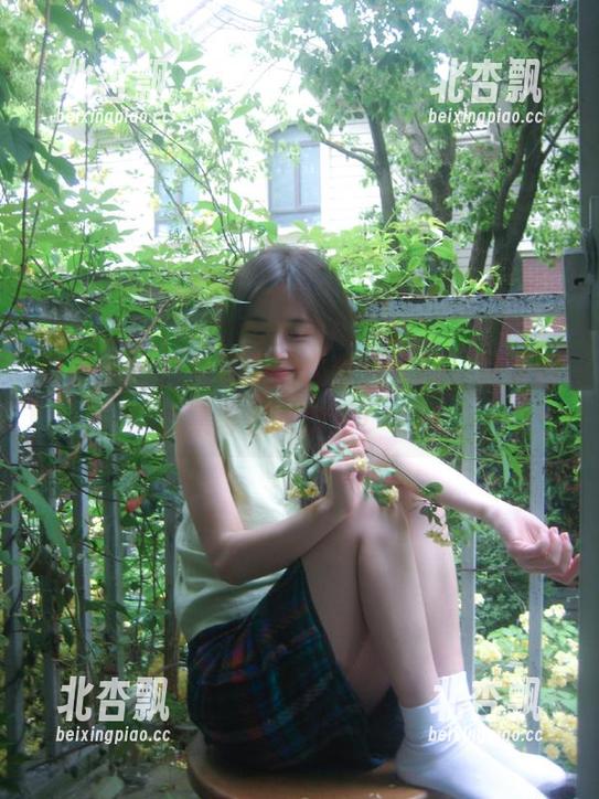 微密圈 - 白龙猫女的肉丝秀禾服，超美图合集等你来欣赏！.txt