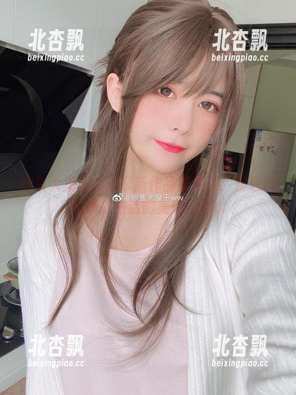 眼酱大魔王w分享新作品集更新：粉色瞬间捕捉生活的美好！.txt