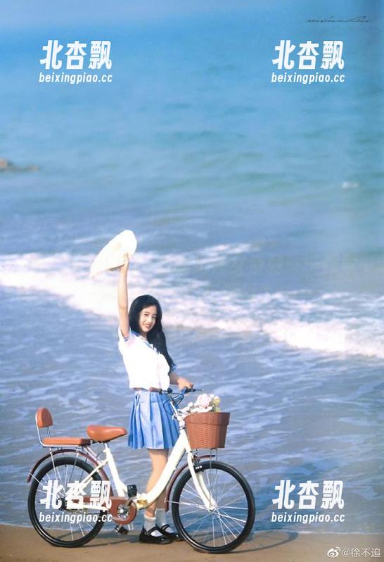 秀人网 - Elise谭晓彤修女系列——探索原图中的光影与情感.txt