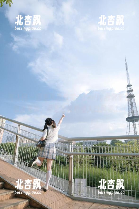 秀人网 - 最新写真欣赏：Emily顾奈奈酱黑丝美臀，展现出惊艳动人的风姿.txt